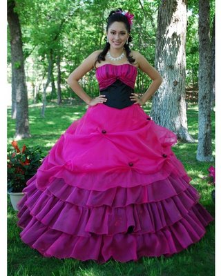 Vestidos de 15 años color fucsia con negro