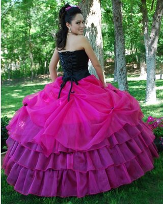 Vestidos de 15 años color fucsia con negro